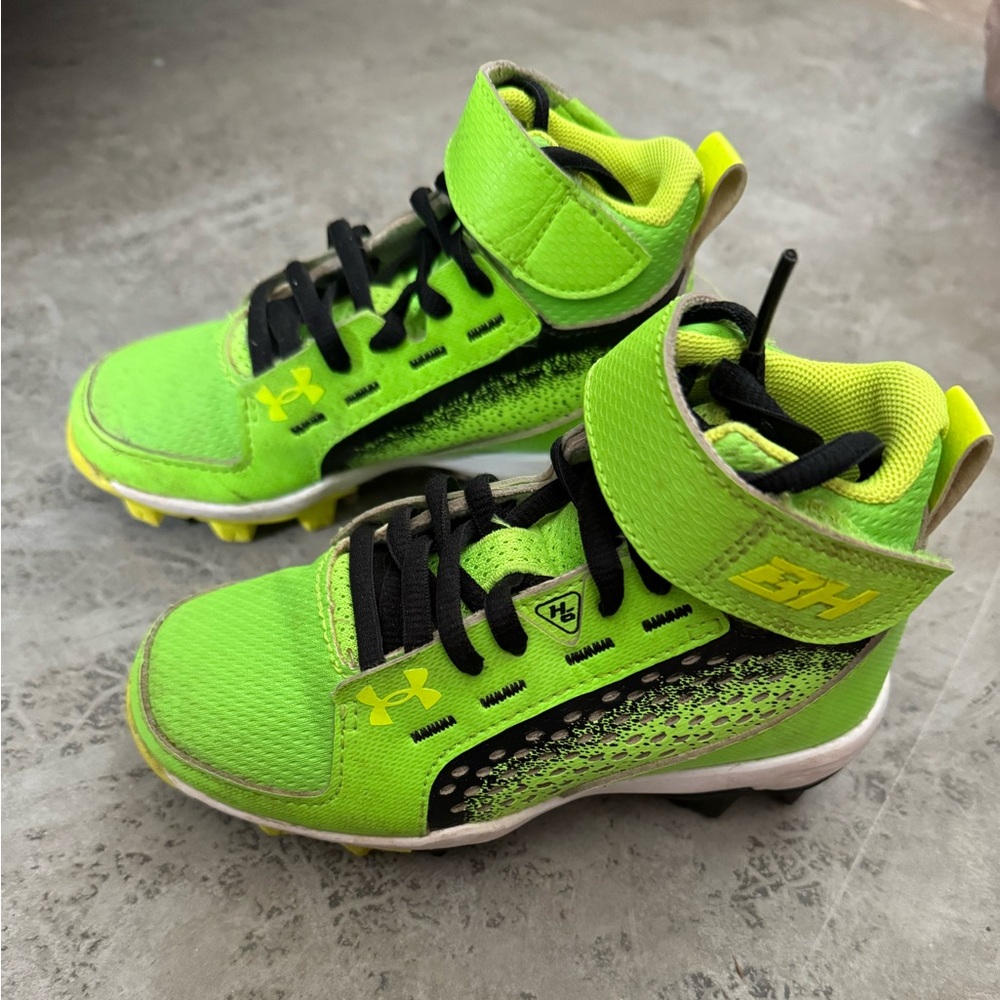 Under ARMOUR Boys Hightop Football Cleats